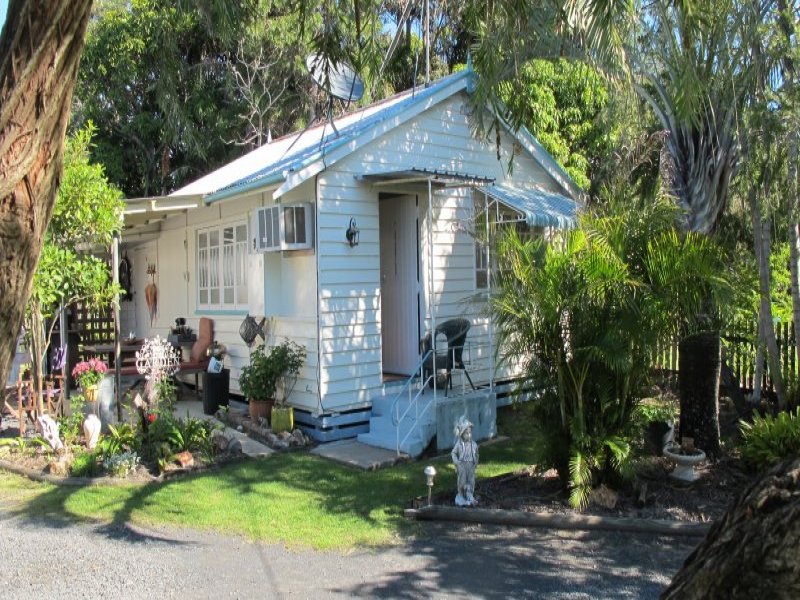 27 Kent Street, Urangan, QLD 4655