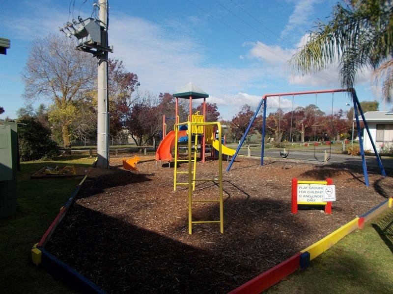 Cabin 71 Westside Caravan Park, Yarrawonga, Vic 3730 Property Details