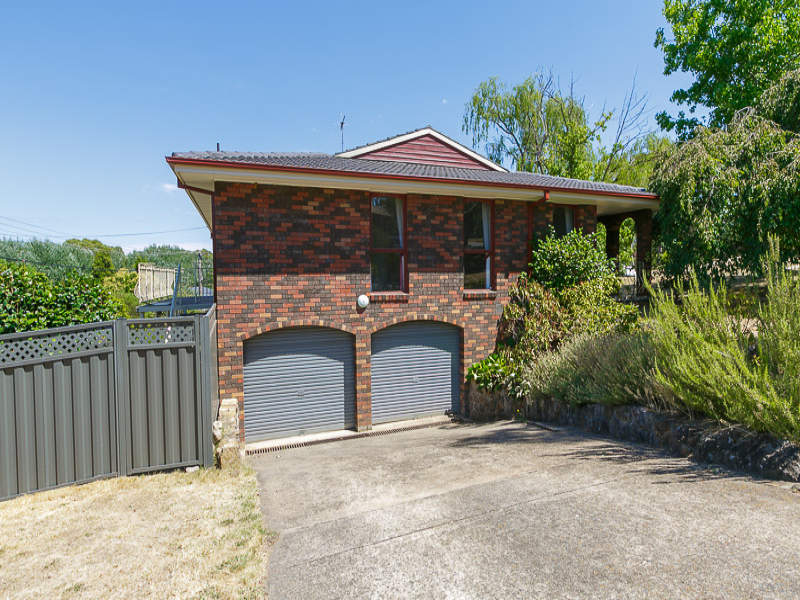 2 Crago Place, Macgregor, ACT 2615