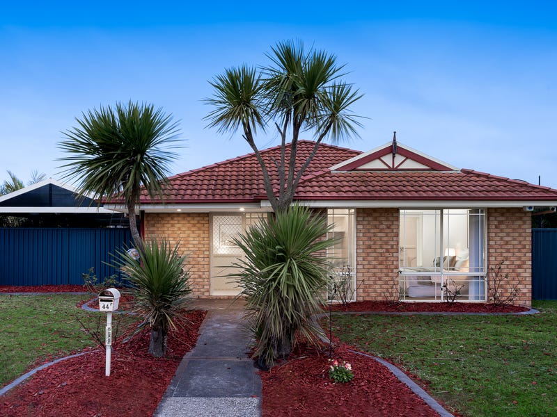 44 Shearwater Drive, Pakenham, Vic 3810 Property Details