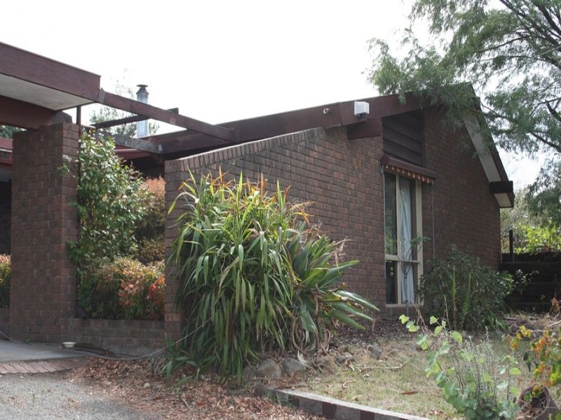 33 Harkaway Road, Berwick, VIC 3806