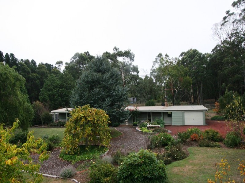 54 Strathclyde Cres, Woodend, VIC 3442