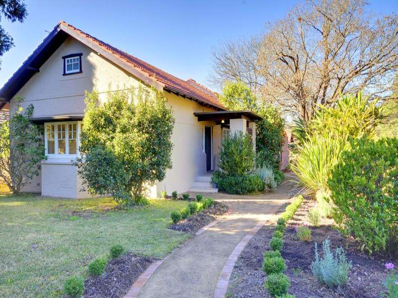 32 Royston Parade, Asquith, NSW 2077 Property Details