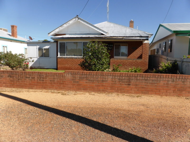 4 Armstrong Street, Parkes, NSW 2870 Property Details
