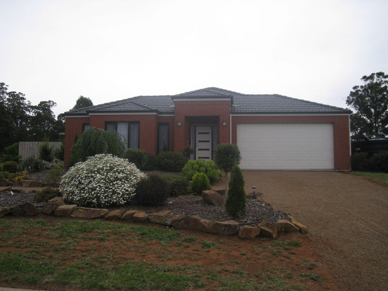 8 Hawkins Drive, Kinglake, VIC 3763