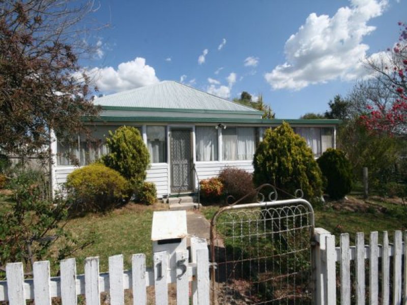 15 Clive Street, Tenterfield, NSW 2372