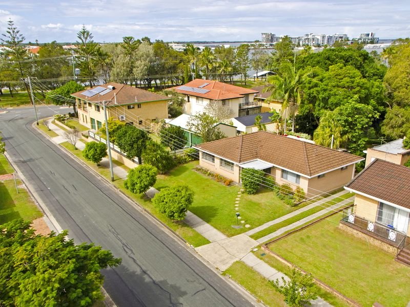 4 Drake Avenue, Paradise Point, QLD 4216