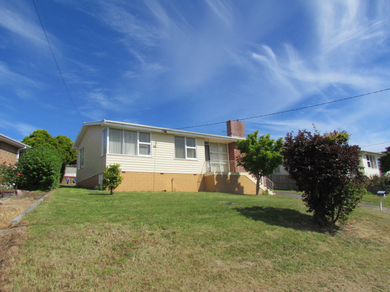 8 Langura Avenue, Chigwell, TAS 7011