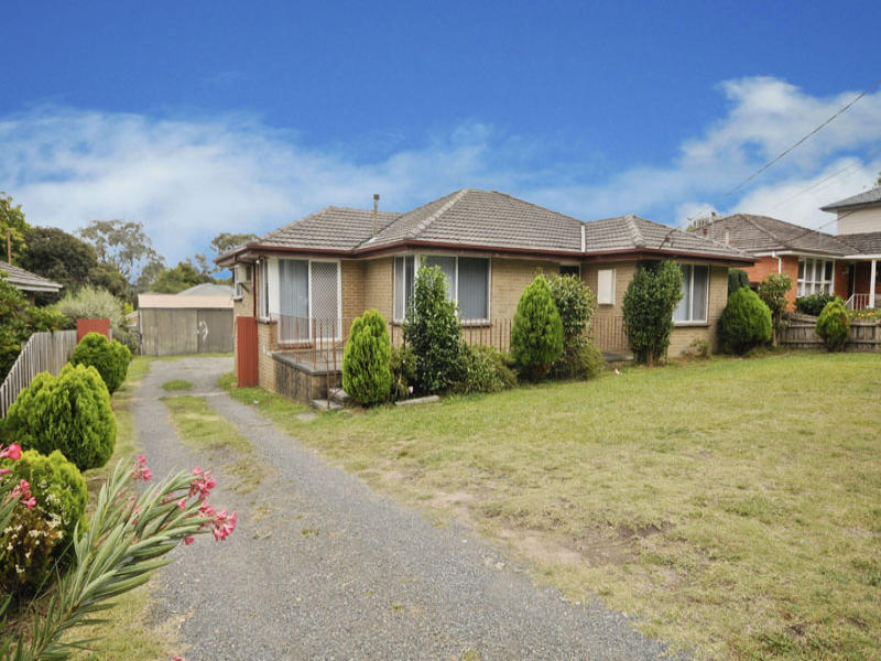 71 Pembroke Road, Mooroolbark, Vic 3138 Property Details