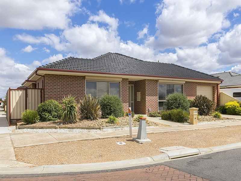 1 Geraldine Court, Melton, Vic 3337 Property Details