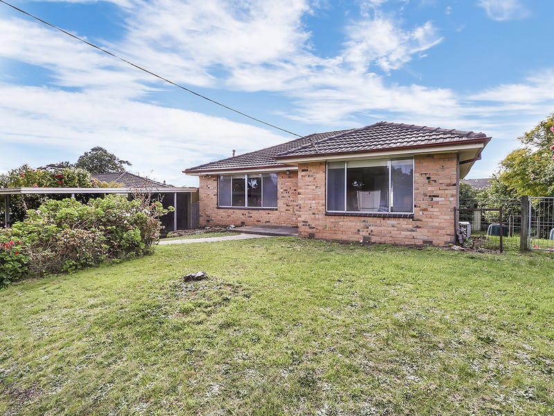 13 Larbert Road, Mooroolbark, Vic 3138 Property Details