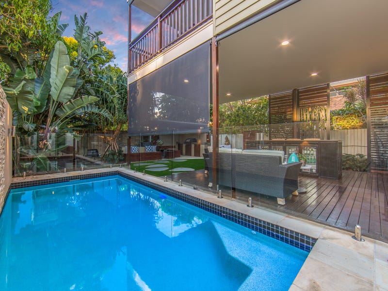 8 Third Avenue, Scarborough, QLD 4020