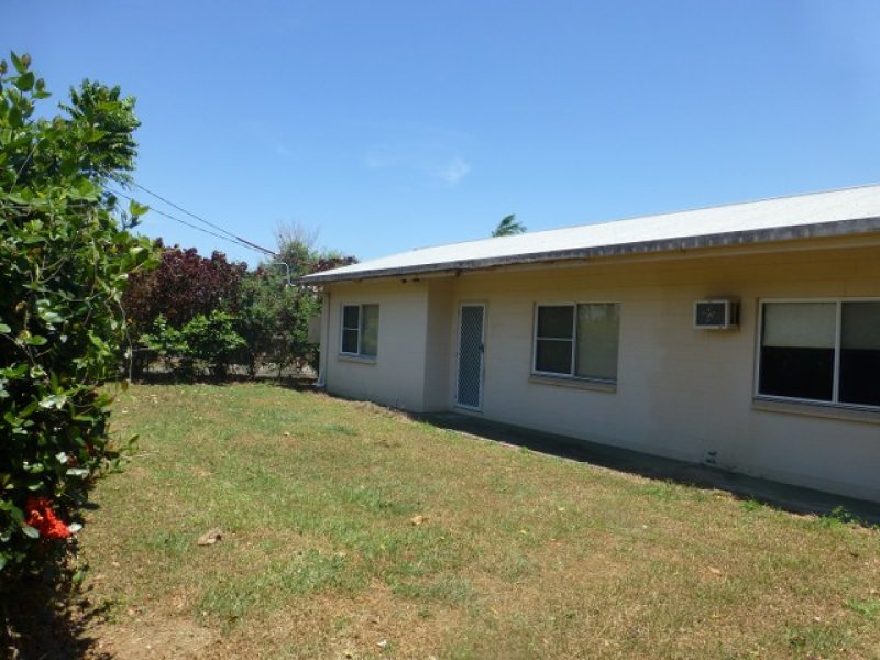 13 Tully Road, Tully, QLD 4854