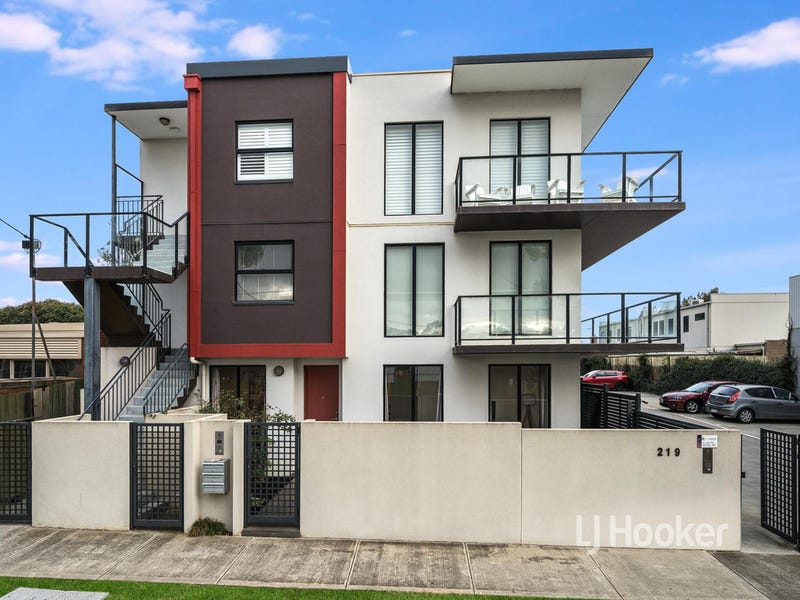 1/219 Watton Street, Werribee, Vic 3030 Property Details