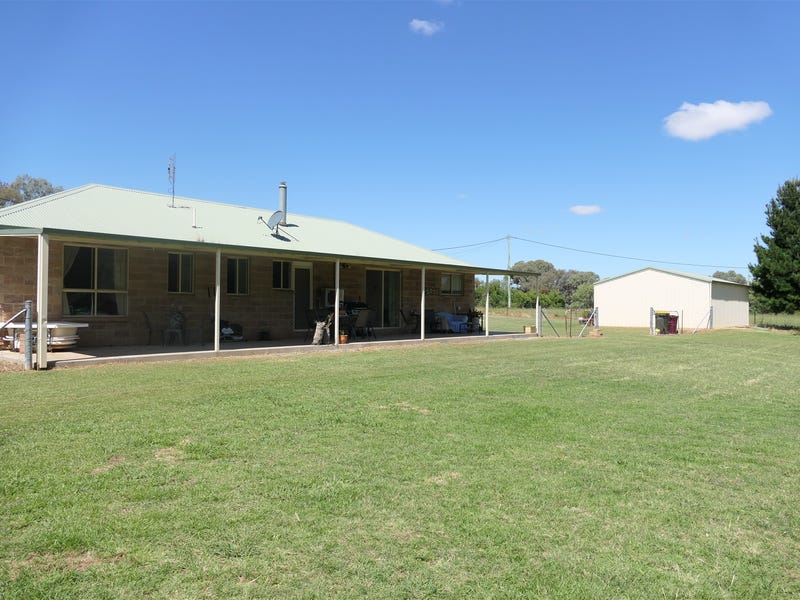 2 4 Waugoola Street, Woodstock, NSW 2793 Property Details
