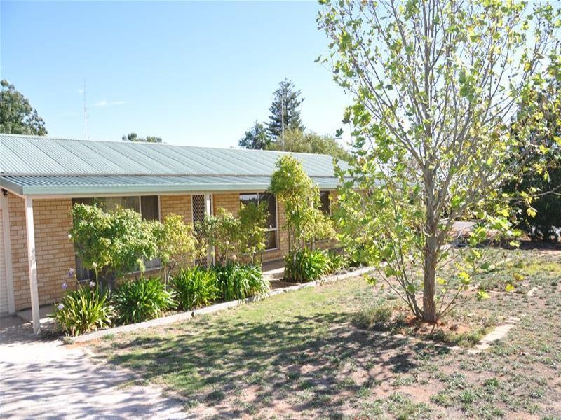 27 Coats Crescent, Waikerie, SA 5330 Property Details