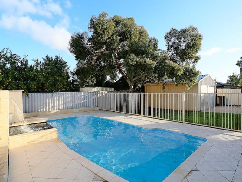 61 Sunningdale Chase, Meadow Springs, WA 6210