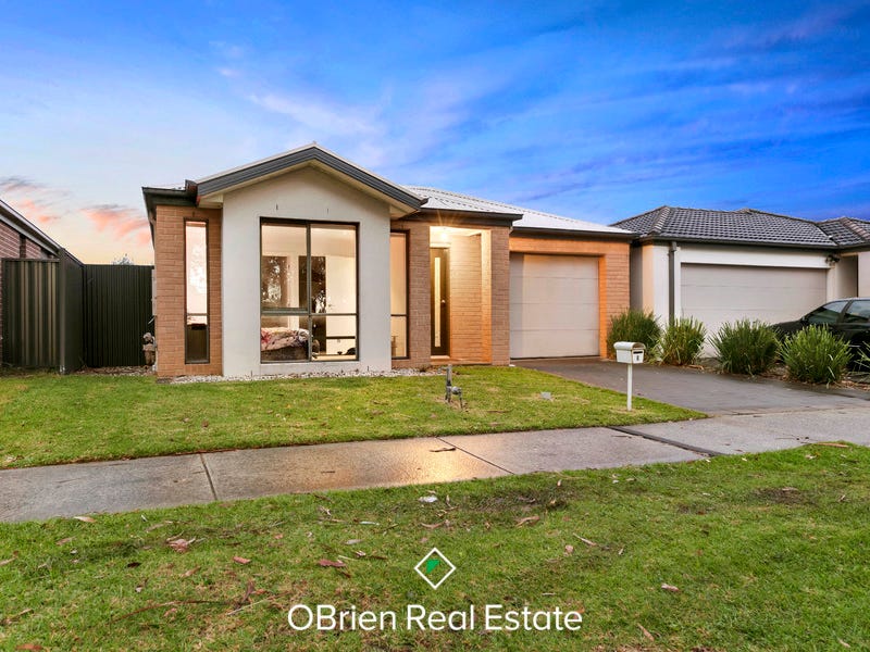 8 Walnut Way, Pakenham, Vic 3810 Property Details