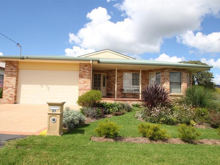 37 Scott Street, Tenterfield, NSW 2372 Property Details