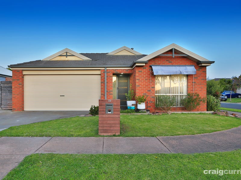 32 Stringy Bark Circuit, Pakenham, VIC 3810 - realestate.com.au