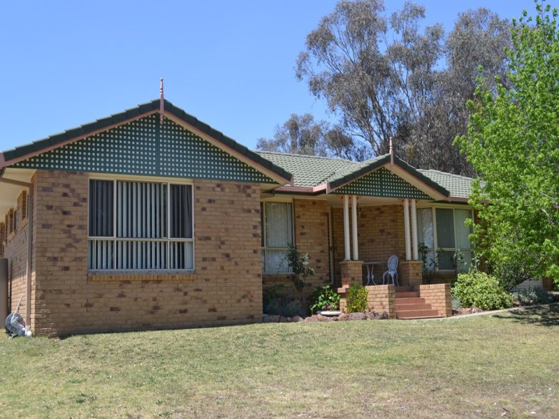 76 Runnymede Drive, Inverell, NSW 2360 Property Details