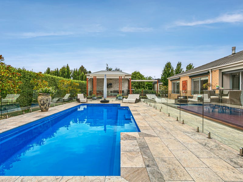 10 Charters Avenue, Gisborne, Vic 3437 Property Details