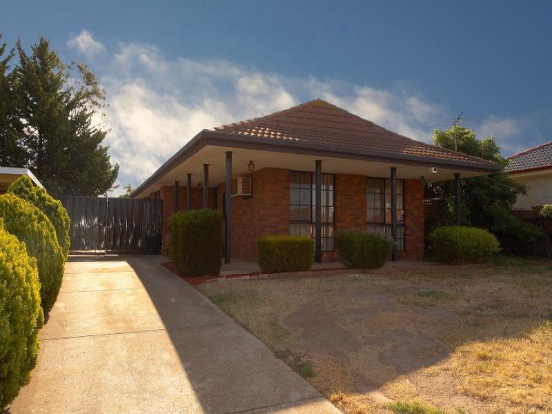 2 Pennyroyal Crescent, Kurunjang, Vic 3337 Property Details