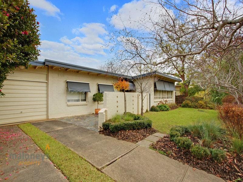 35 Gawler Crescent, Deakin, ACT 2600 Property Details