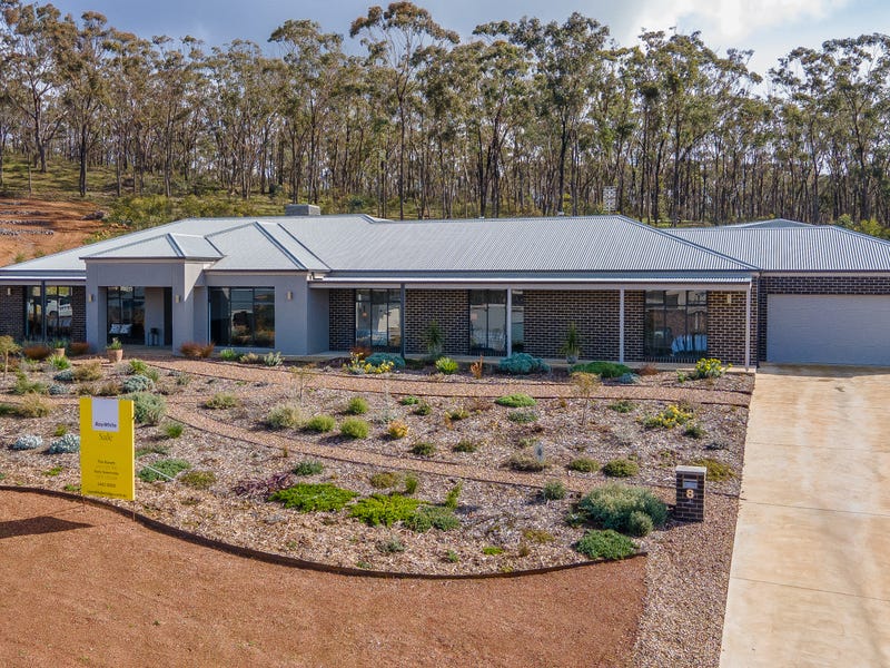8 Mckenzie Way, Mckenzie Hill, VIC 3451