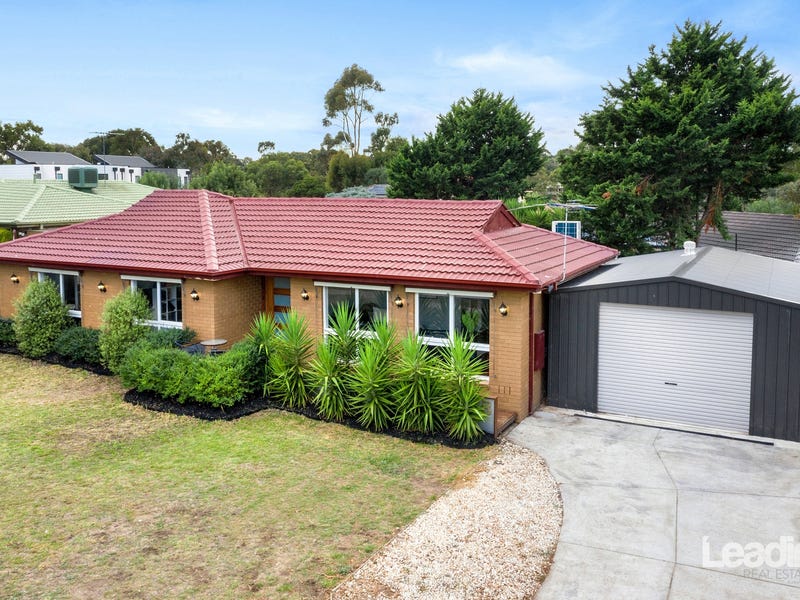 8 McEwen Drive, Sunbury, Vic 3429 Property Details