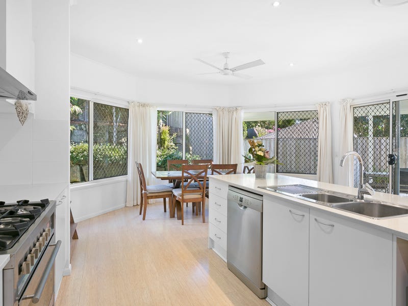 1 Glenwood Green Court, Mudgeeraba, Qld 4213 Property Details