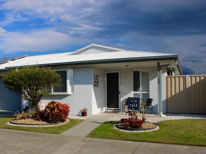 Palm Lake Resort Waterford Retirement Living at 2971 High Road