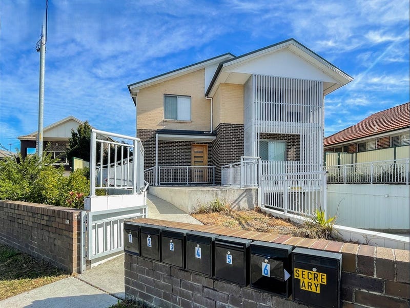 Contemporary Rumpus Room 5/92 Burnett Street, Merrylands, NSW 2160 - Townhouse for Rent ...