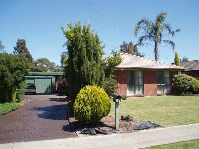 19 Simon Drive, Pakenham, Vic 3810 Property Details