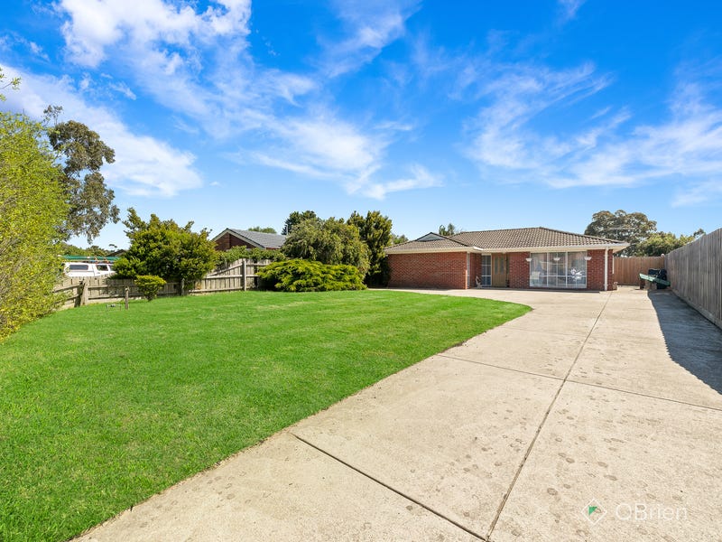 10 Cyprus Place Pakenham Vic 3810 Realestate Com Au