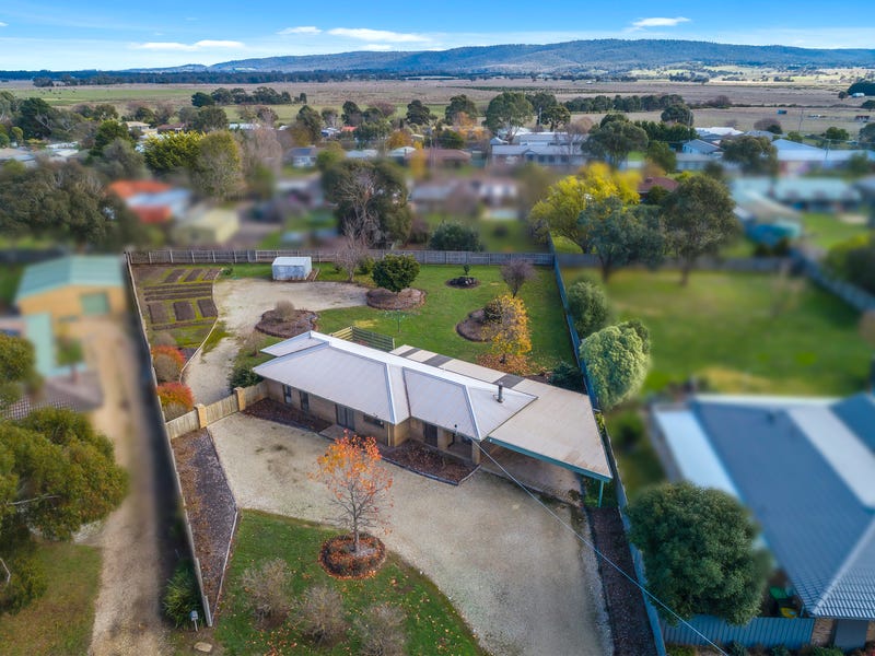 8 Price Court, Lancefield, Vic 3435 House for Sale