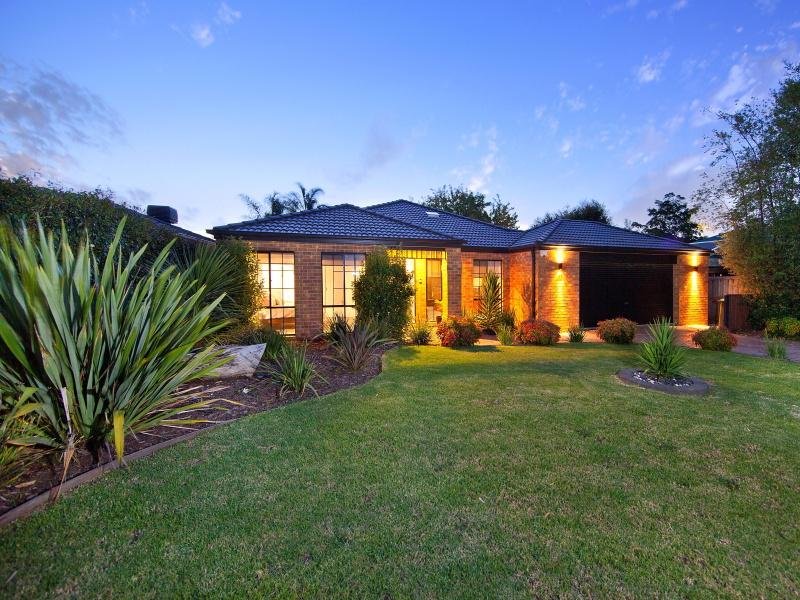 8 Manorwoods Drive, Frankston, VIC 3199