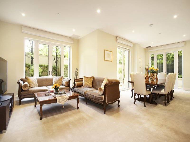 T02/1 Wallace Avenue, Toorak, Vic 3142 Property Details