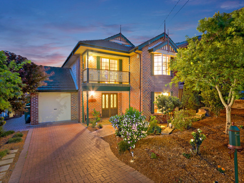 6 Surrey Avenue, Hall, NSW 2198