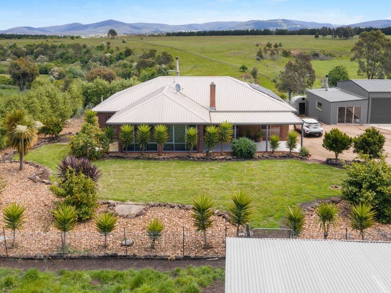 1 Black Range Road, Romsey, Vic 3434 Property Details