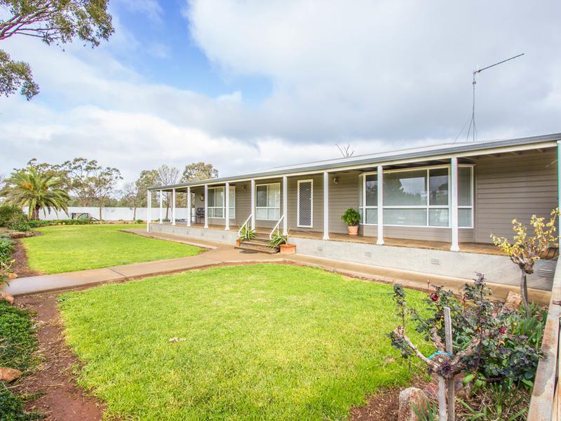 2 "SUMMERSET" Burley Griffin Way Barellan NSW 2665 Acreage for Sale