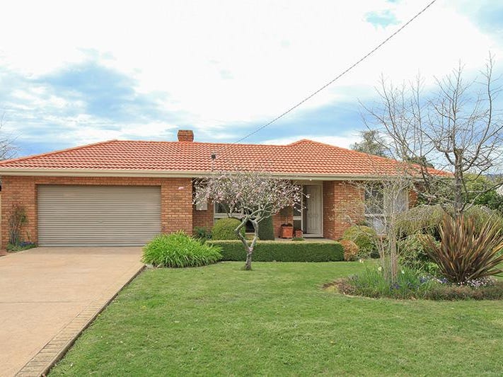 4 Stuart Drive, Woodend, Vic 3442 Property Details