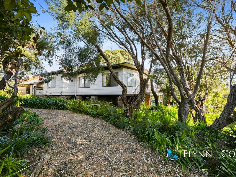 4 Nullawarre Avenue, Rosebud, Vic 3939 Property Details