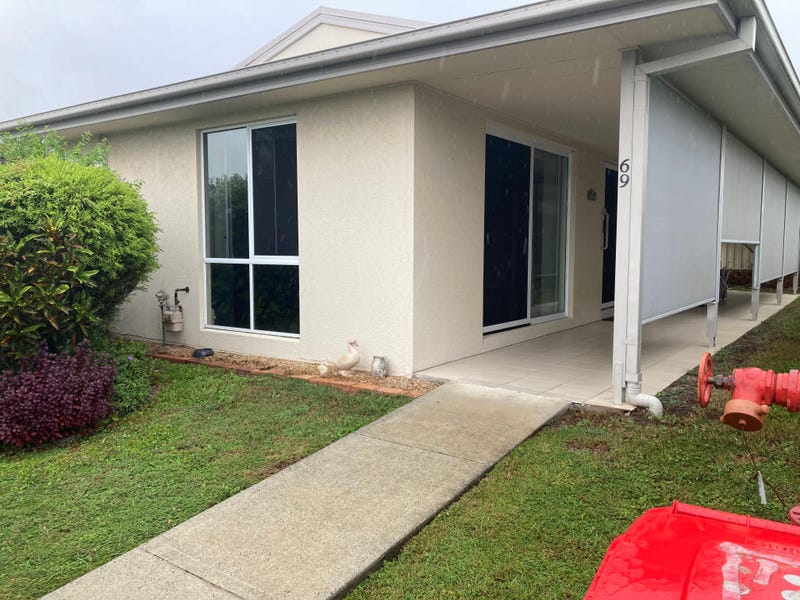 Palm Lake Resort Waterford Retirement Living at 2971 High Road