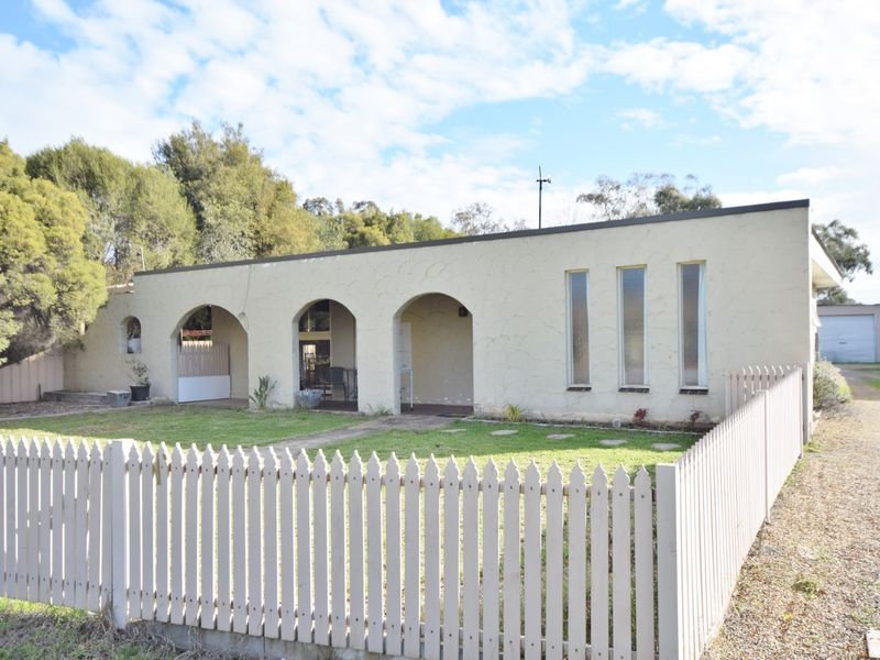 15 Willawong St, Young, NSW 2594 Property Details