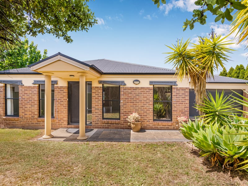 10 Northmoor Drive, Strathdale, VIC 3550