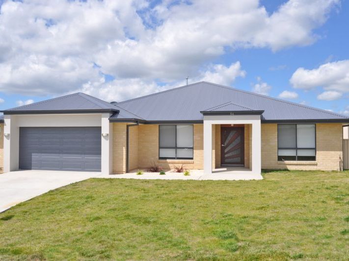 54 Ashworth Drive Kelso Nsw 2795 Realestate Com Au