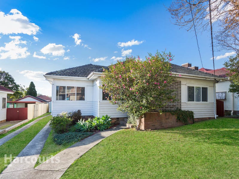 32 Buckland Street, Greenacre, NSW 2190