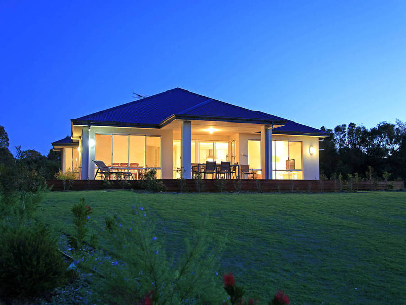 8 Seaview Rise, Eagle Bay, WA 6281