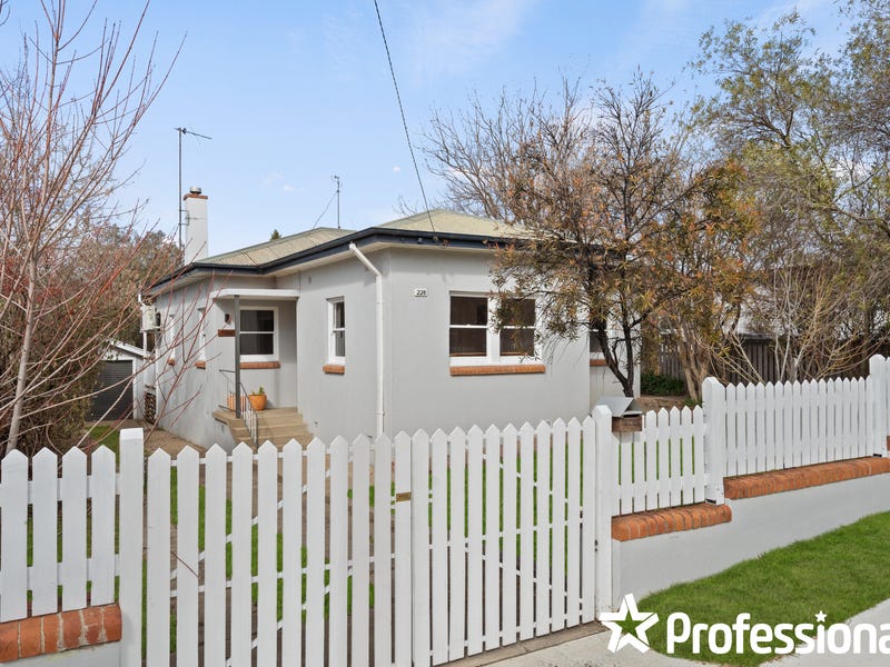 228 Peel Street, Bathurst, NSW 2795